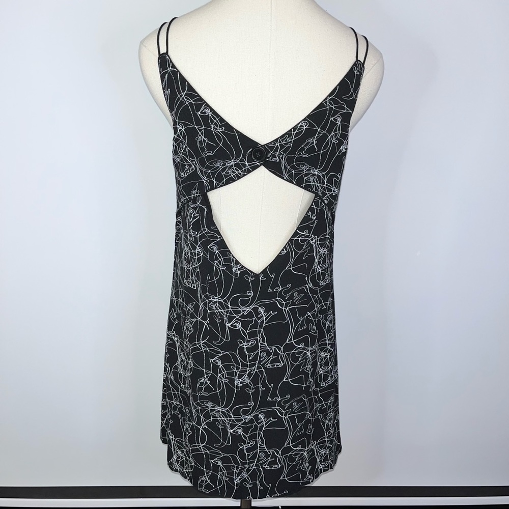 URBAN OUTFITTERS // SILENCE + NOISE Ella Printed Crepe Shift Mini Dress Medium - Picture 10 of 16